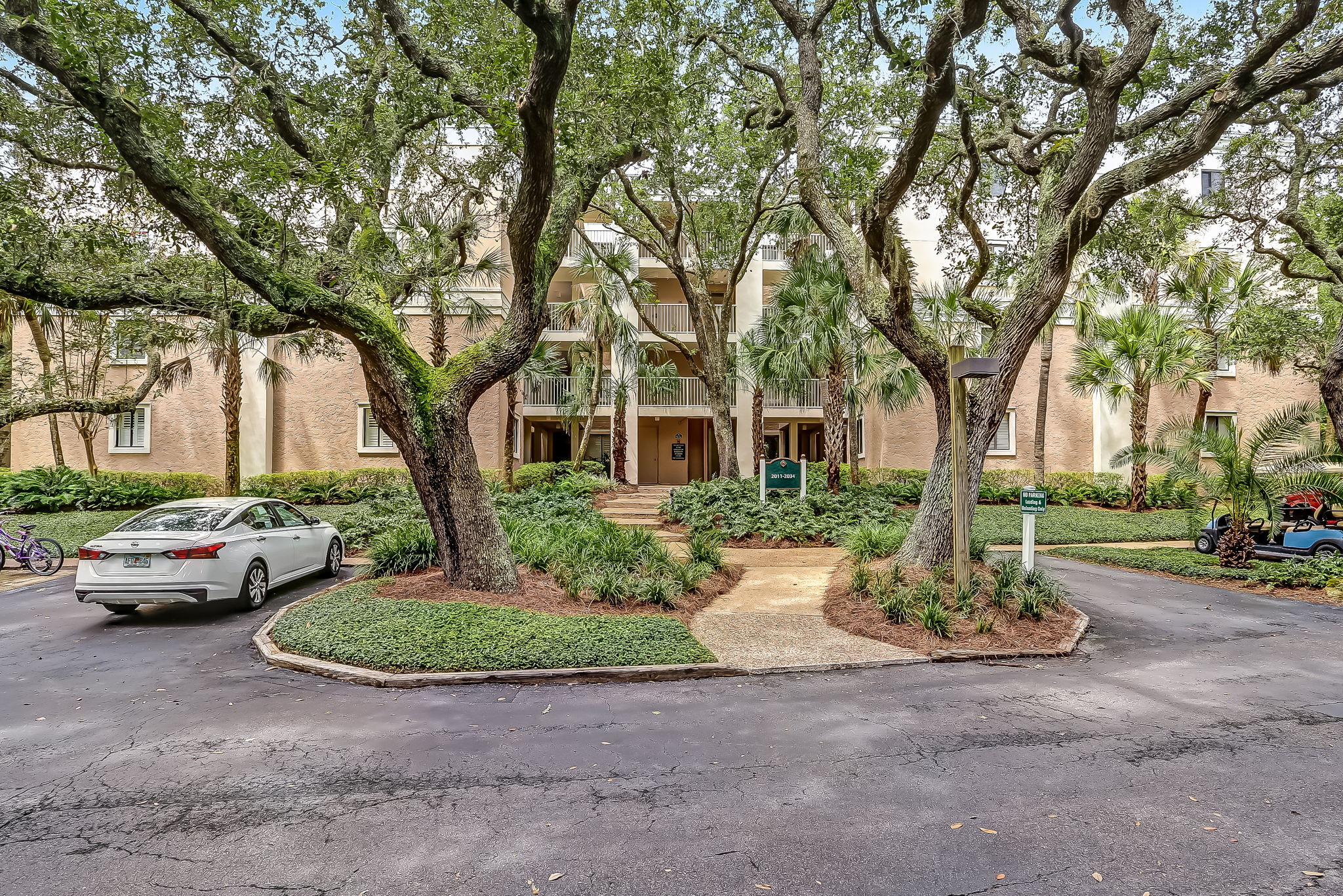 Welcome to 2016 Beachwood Rd