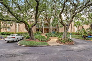 Welcome to 2016 Beachwood Rd