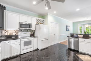 25-Kitchen