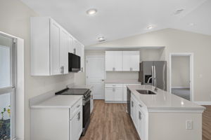 Kitchen 2 of 4