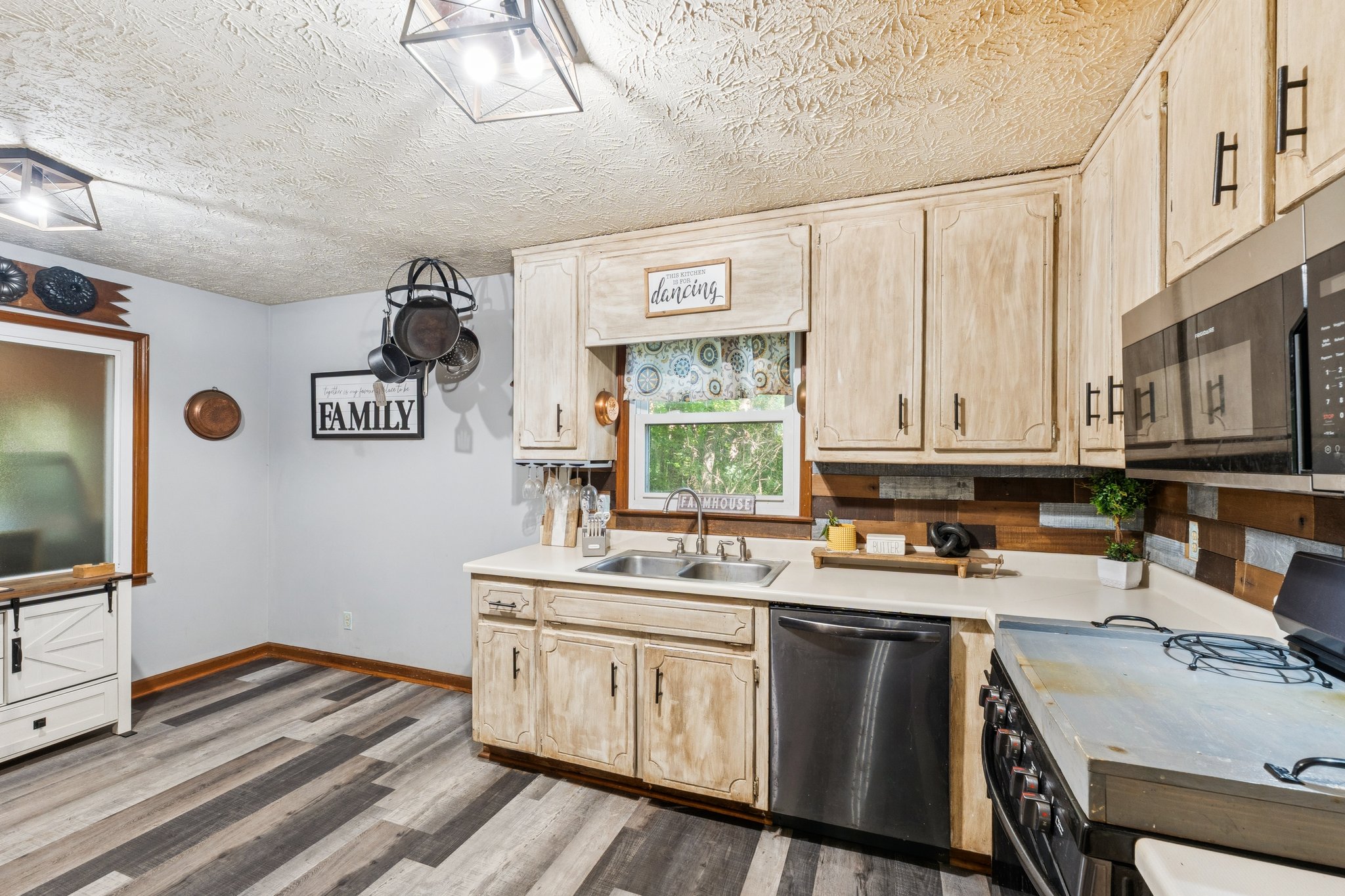 Local_Flavor_Films-202_Cedar_Valley_Ct_Canton_GA-156.jpg