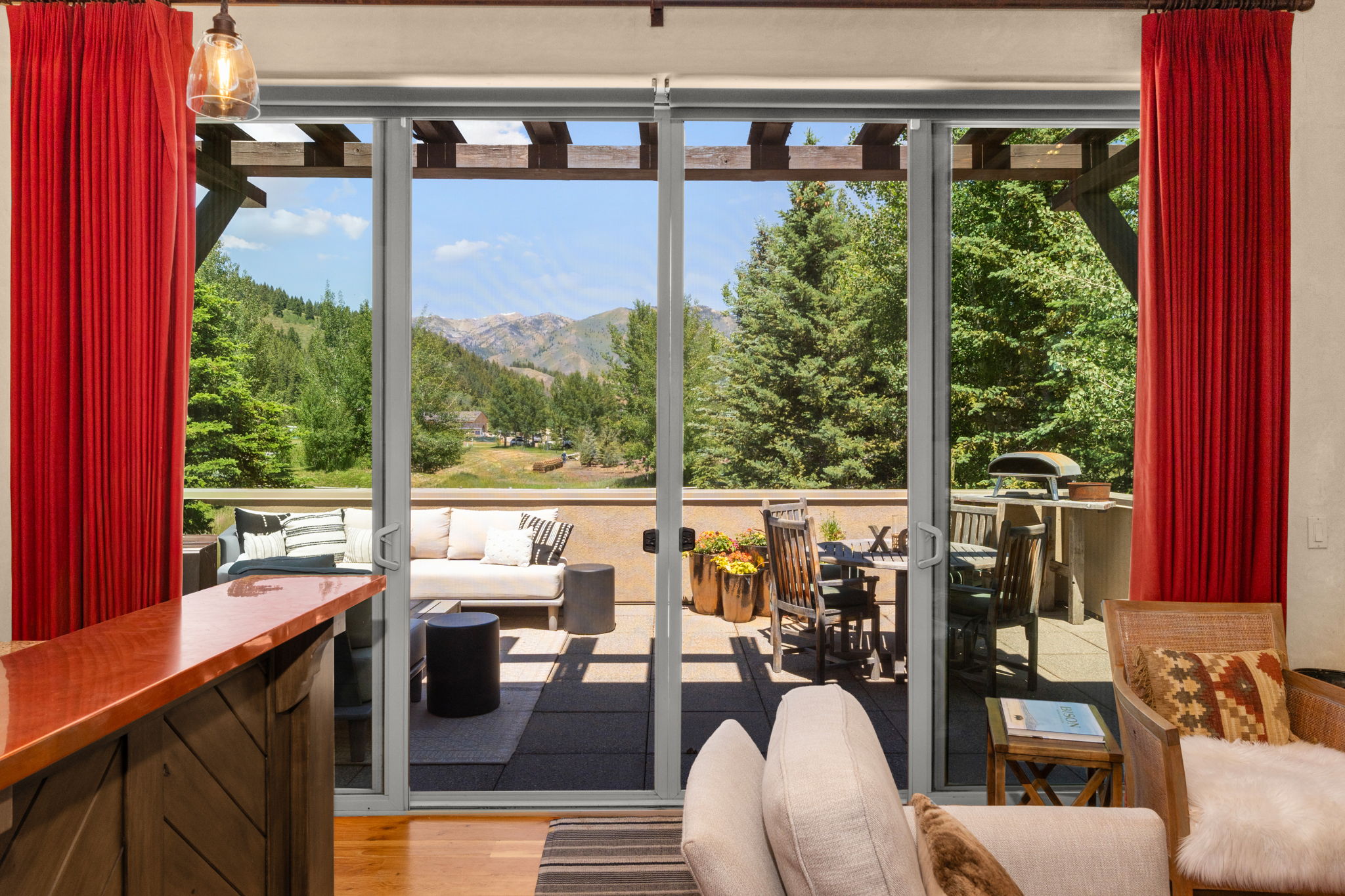 Great views, natural light and sun