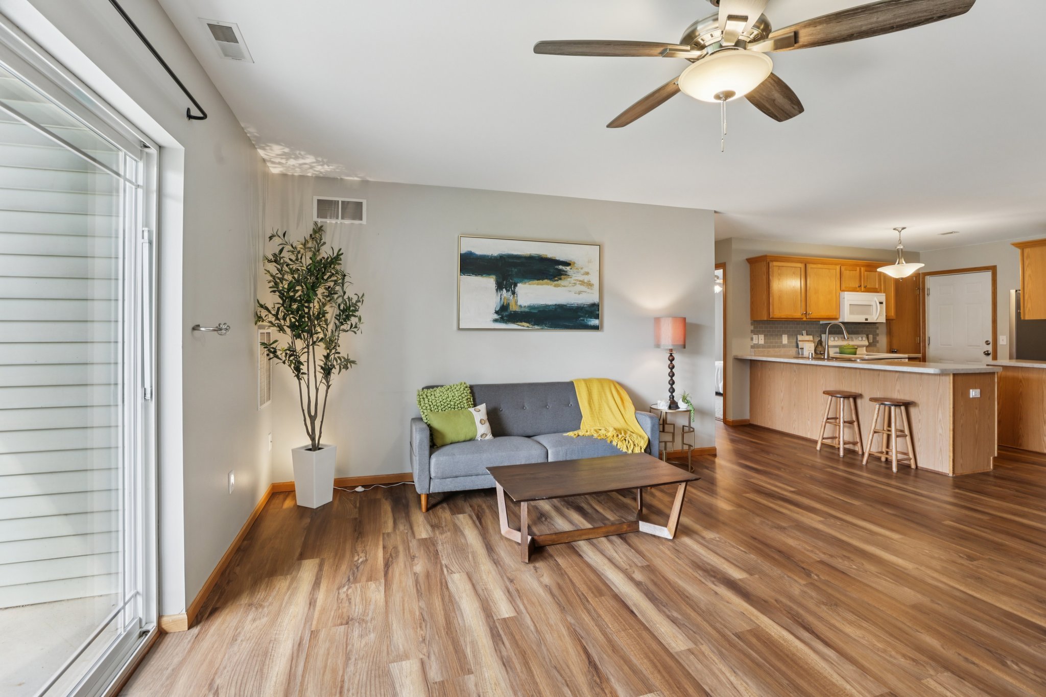 Douglas Dr-S0904-006.jpg