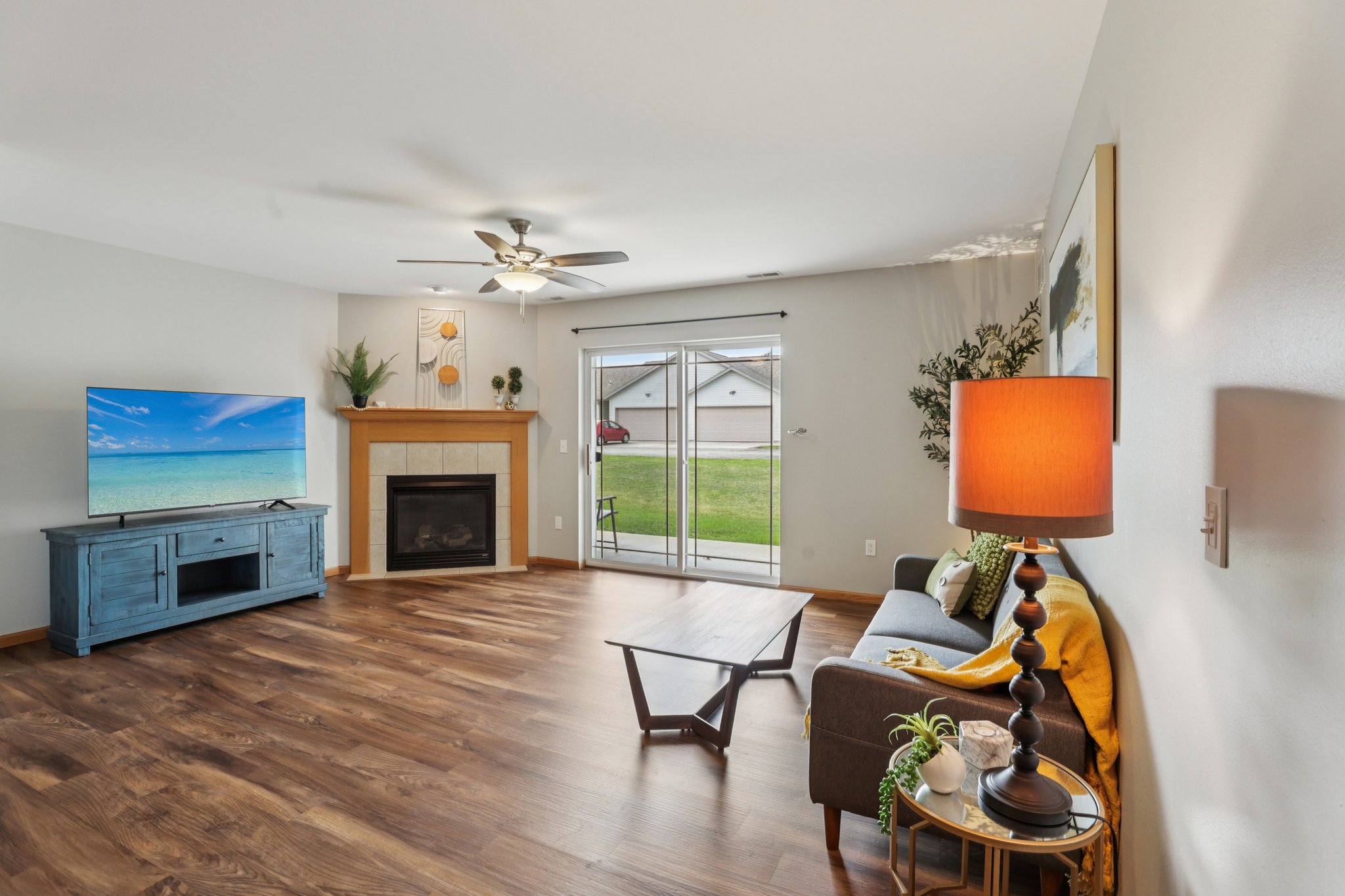 Douglas Dr-S0904-009.jpg