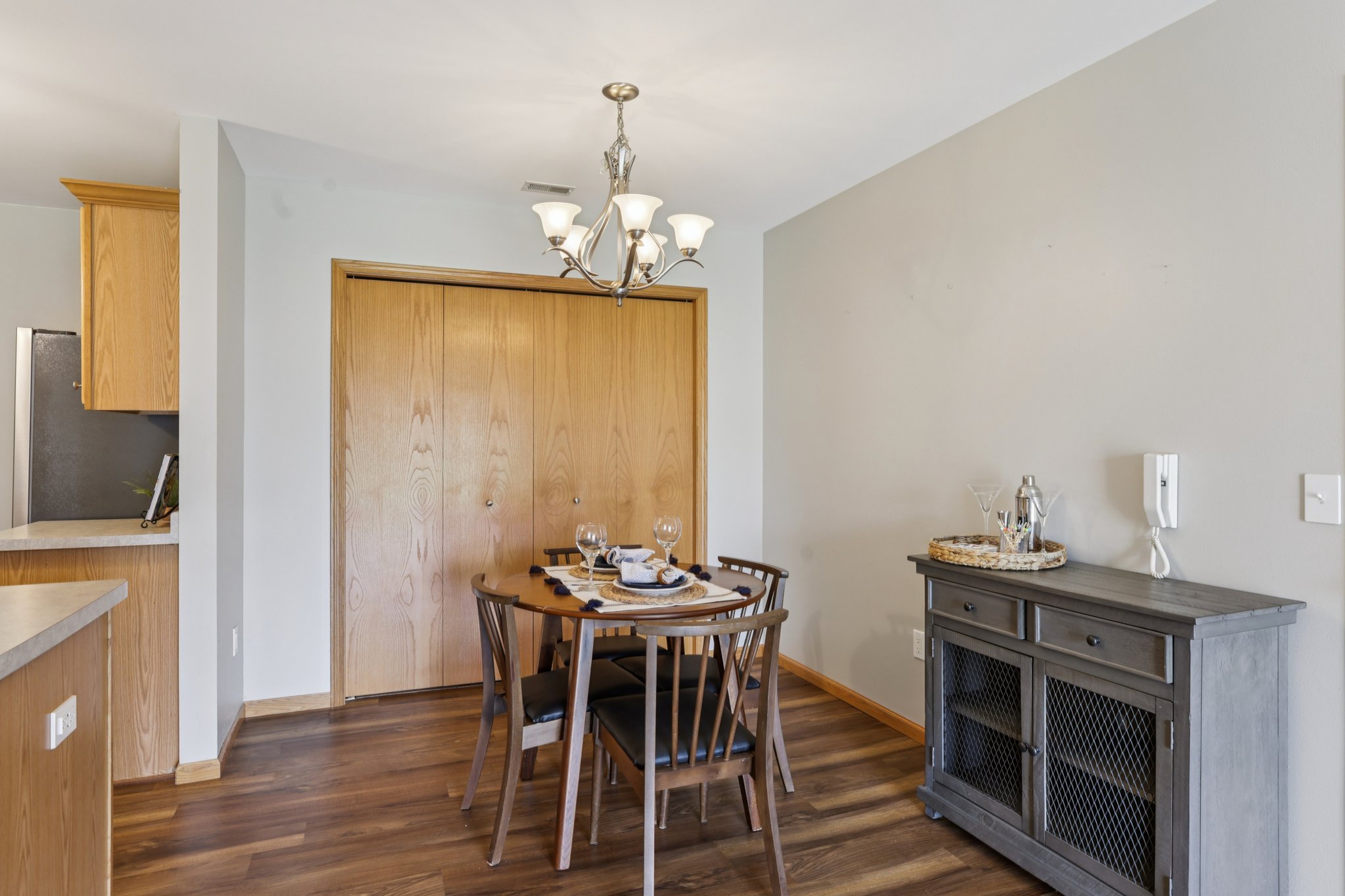 Douglas Dr-S0904-010.jpg