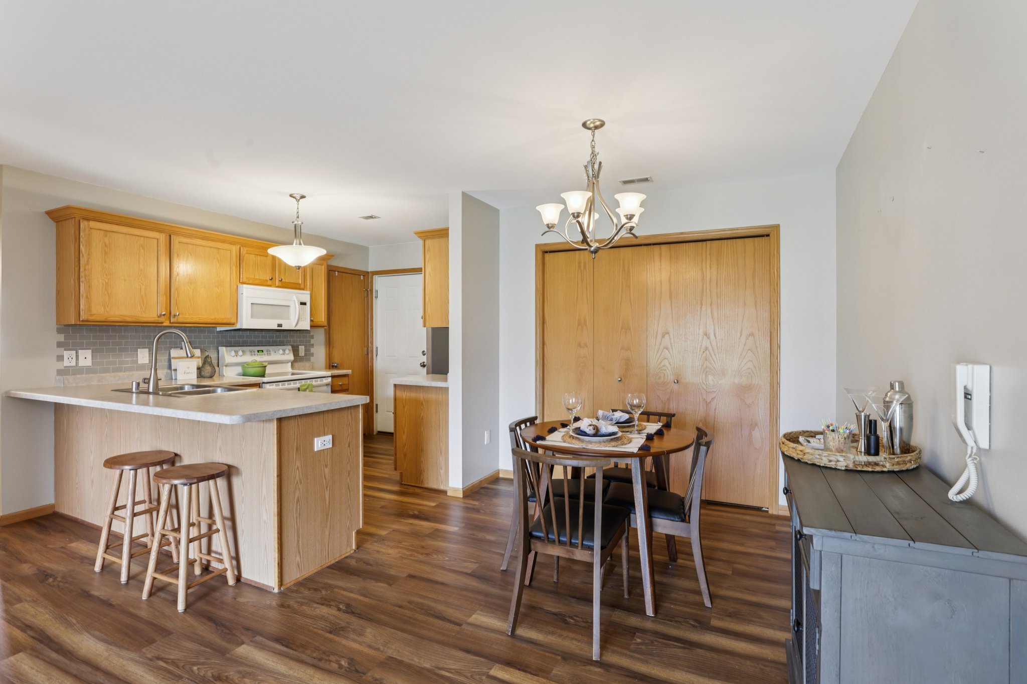 Douglas Dr-S0904-011.jpg