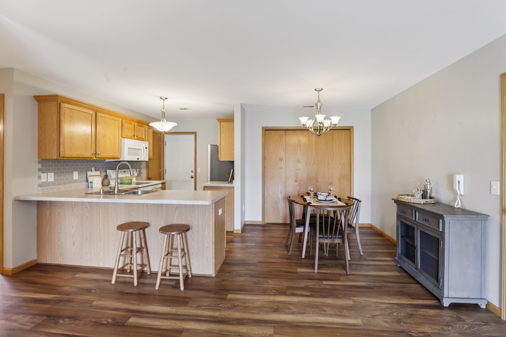 Douglas Dr-S0904-012.jpg