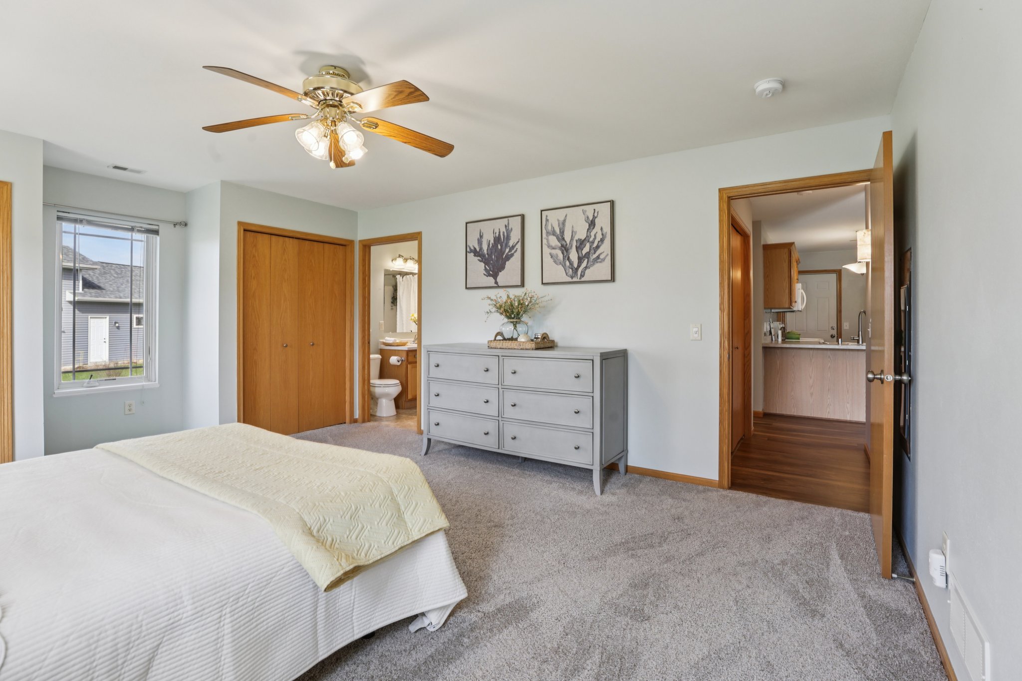 Douglas Dr-S0904-018.jpg