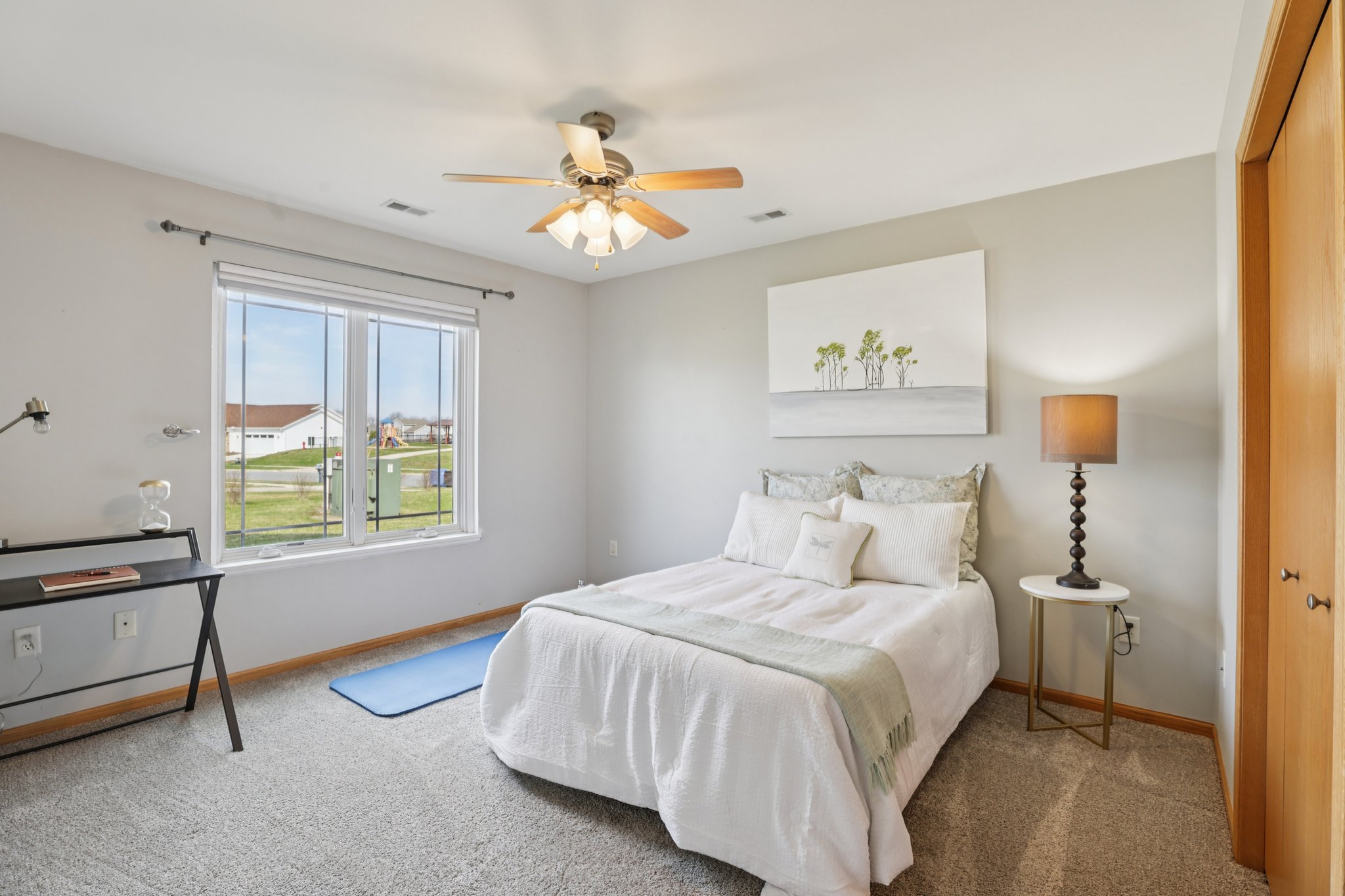 Douglas Dr-S0904-024.jpg