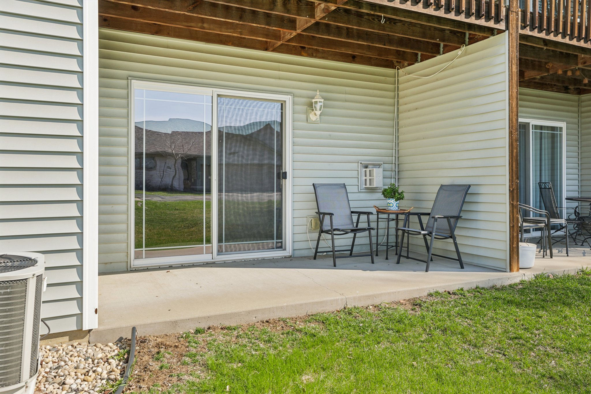 Douglas Dr-S0904-030.jpg