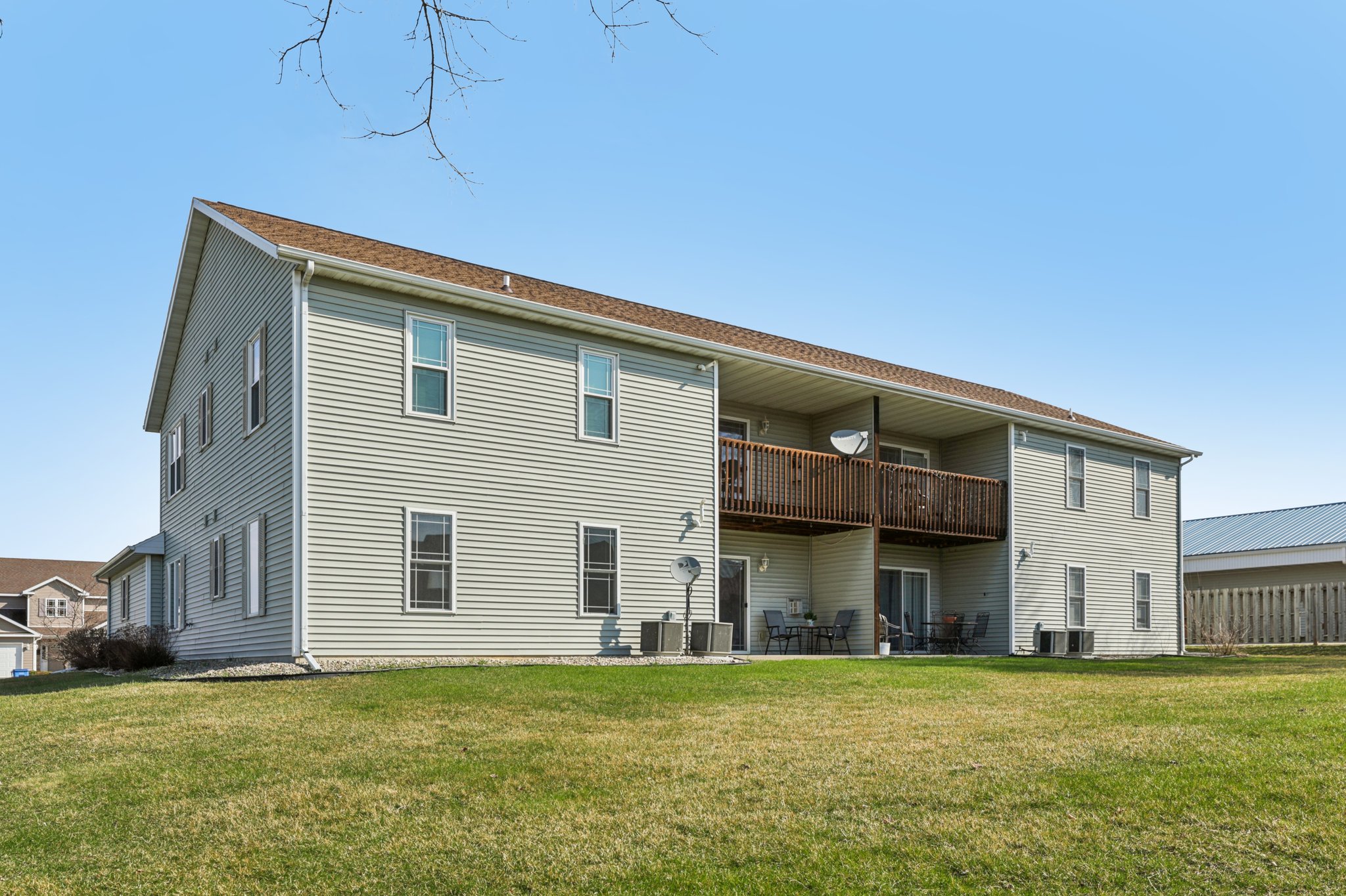 Douglas Dr-S0904-033.jpg