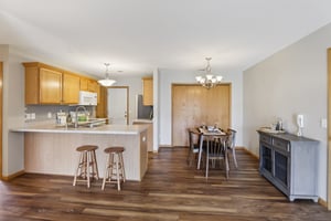 Douglas Dr-S0904-012.jpg