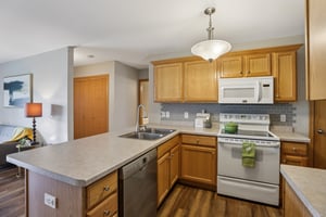 Douglas Dr-S0904-014.jpg