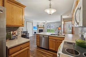 Douglas Dr-S0904-016.jpg