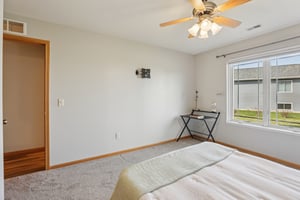 Douglas Dr-S0904-025.jpg