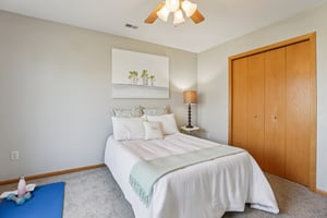 Douglas Dr-S0904-026.jpg