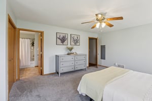 Douglas Dr-S0904-029.jpg