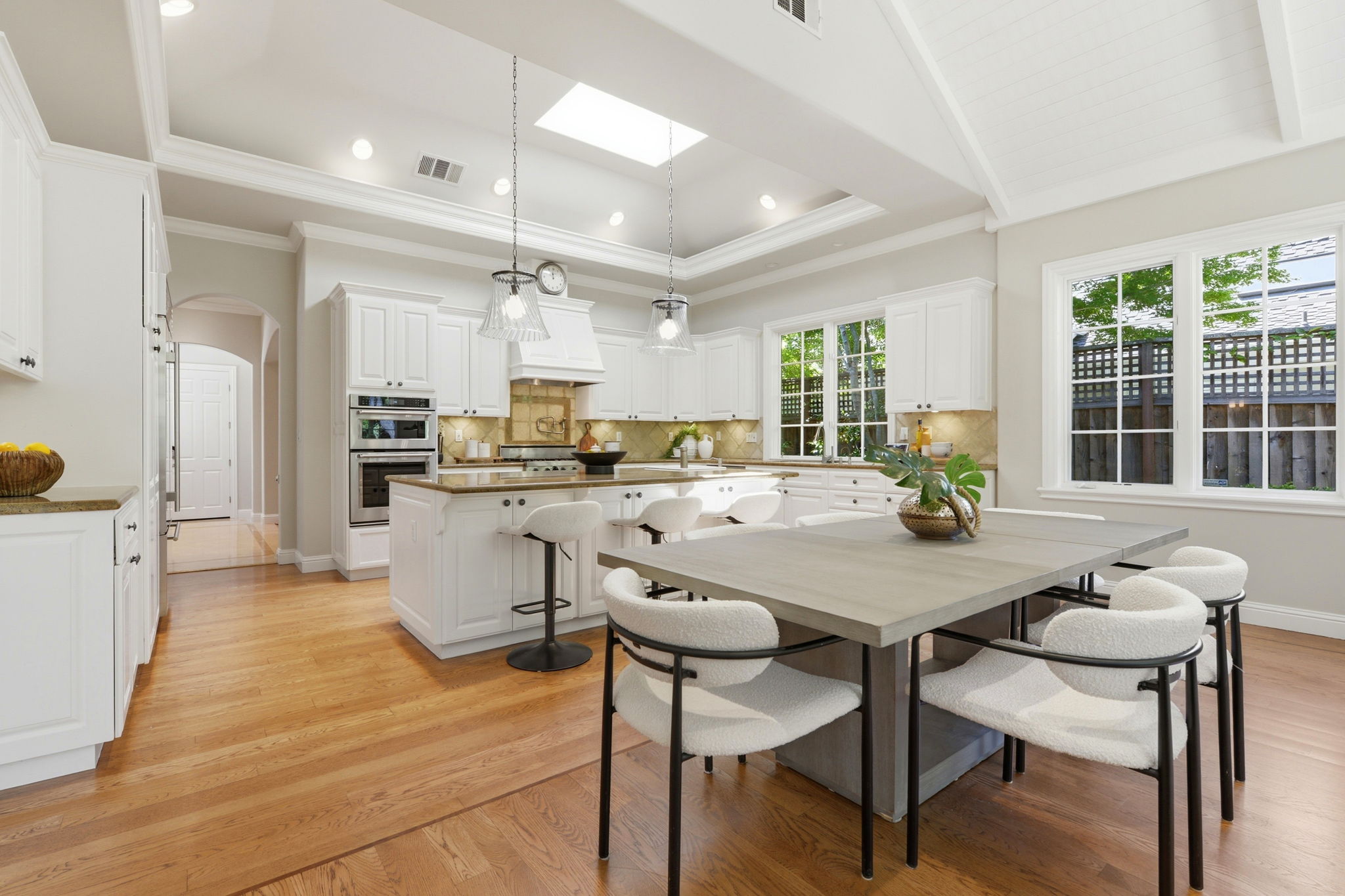 Kitchen & Dining Area