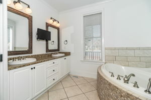 Owner's En-Suite Bath