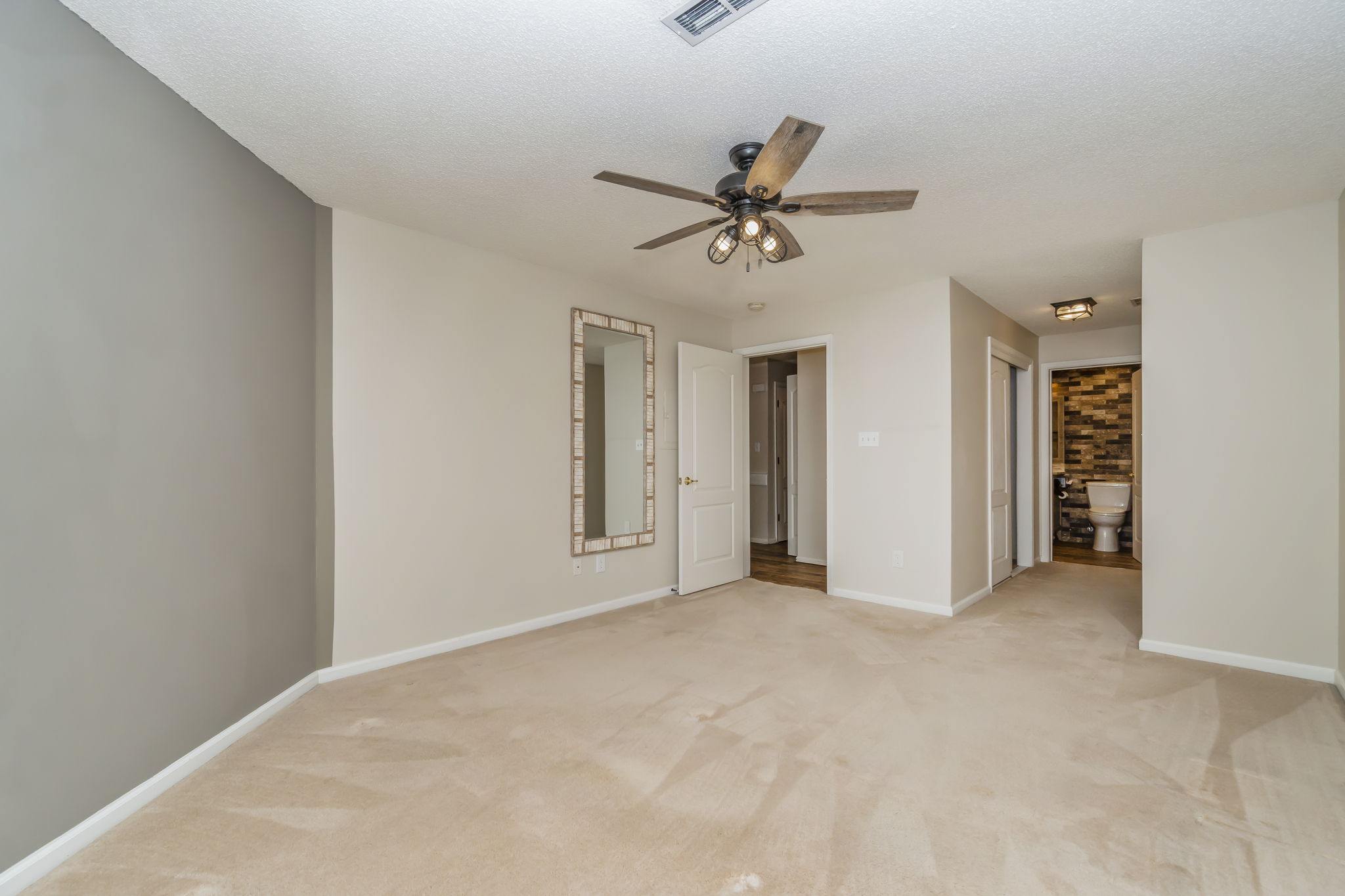 The Riverfront/ Condo/ Water's Edge/ Suffolk American Real Estate Media