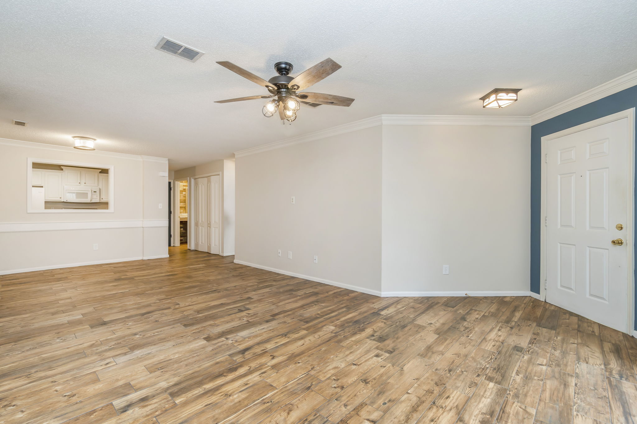 The Riverfront/ Condo/ Water's Edge/ Suffolk American Real Estate Media