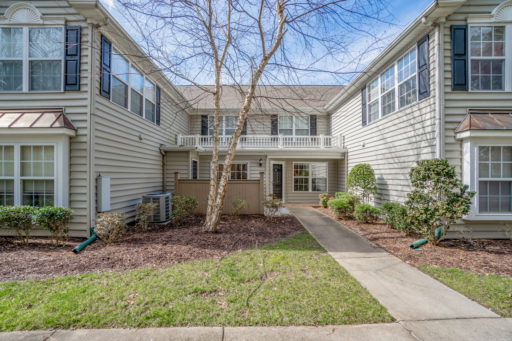 The Riverfront/ Condo/ Water's Edge/ Suffolk American Real Estate Media