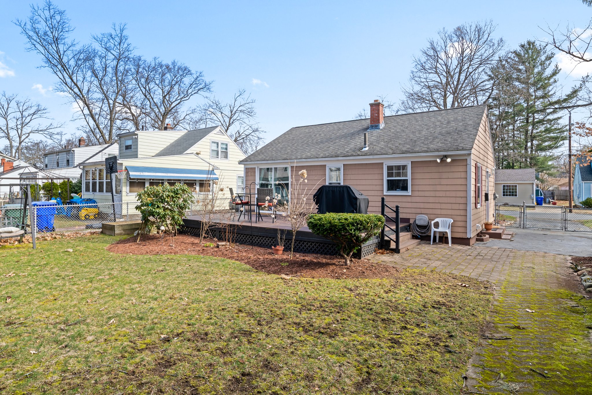 202 Shawmut St, Springfield, MA 01108 Seven Roads Media