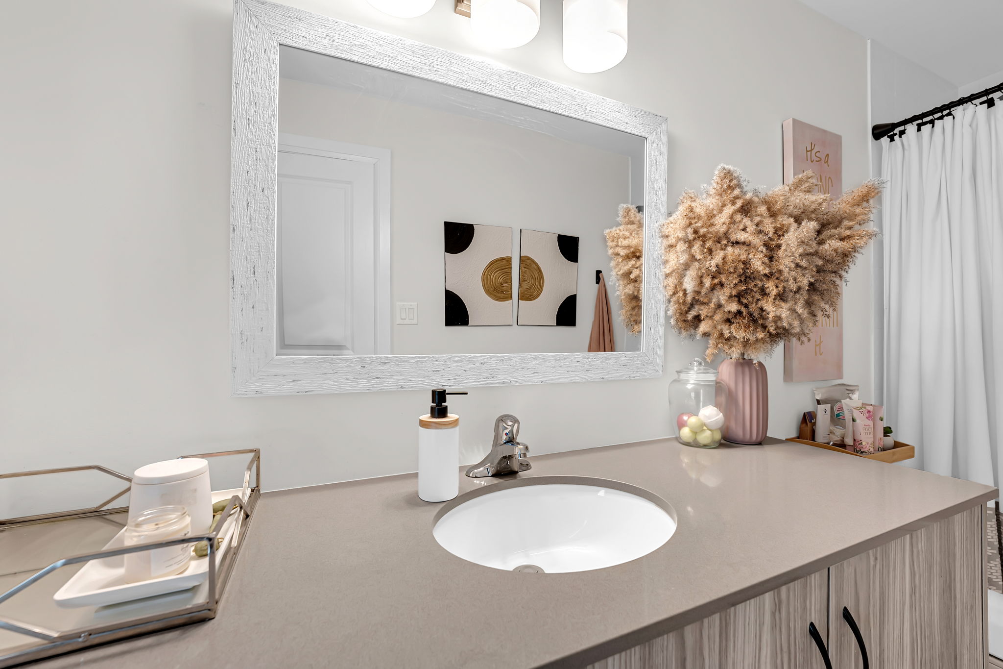  Photo 52