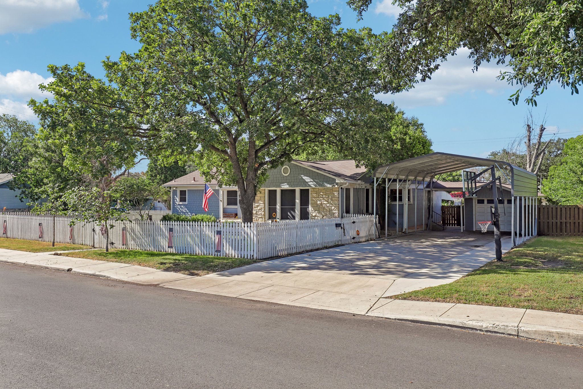Sutton Dr-S1007-005.jpg