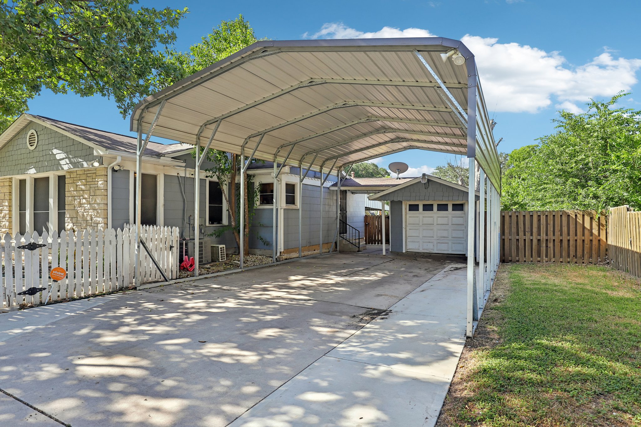 Sutton Dr-S1007-010.jpg