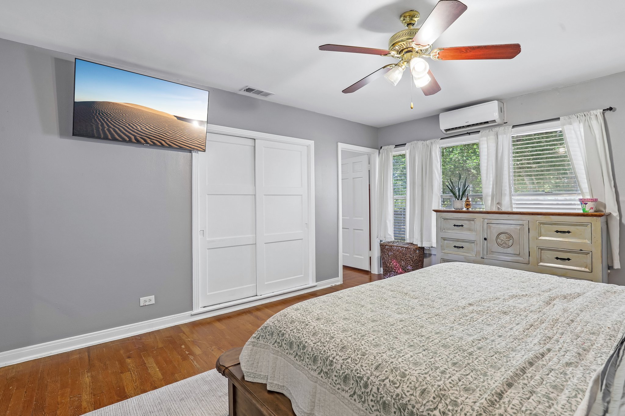 Sutton Dr-S1007-035.jpg