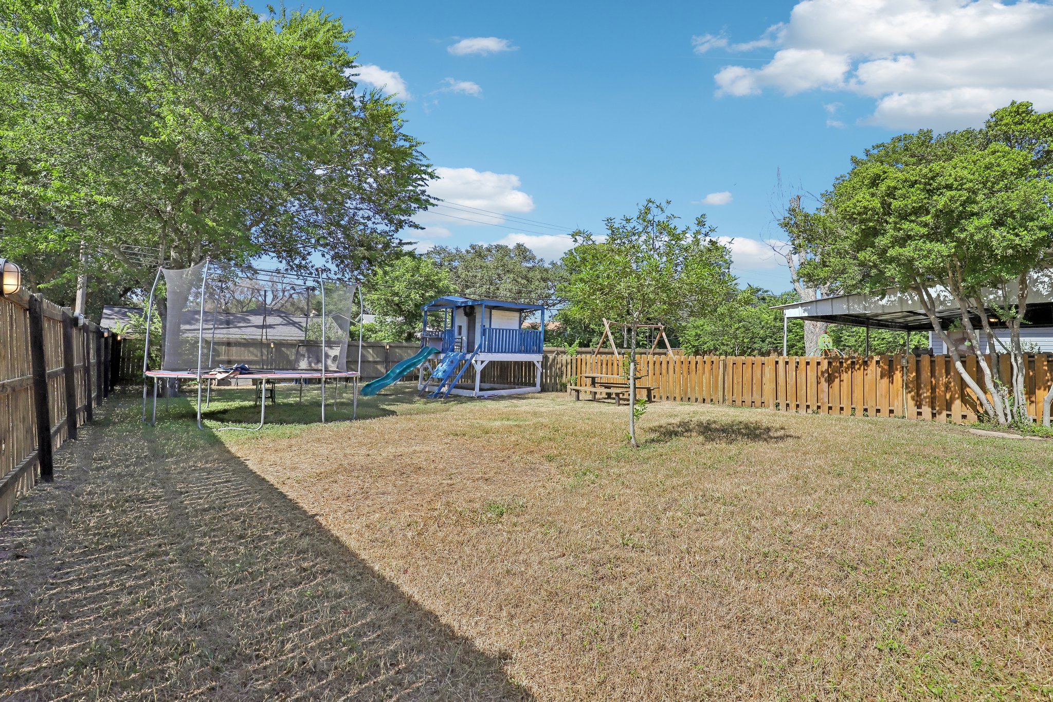 Sutton Dr-S1007-046.jpg