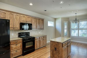 Kitchen/Eating Area