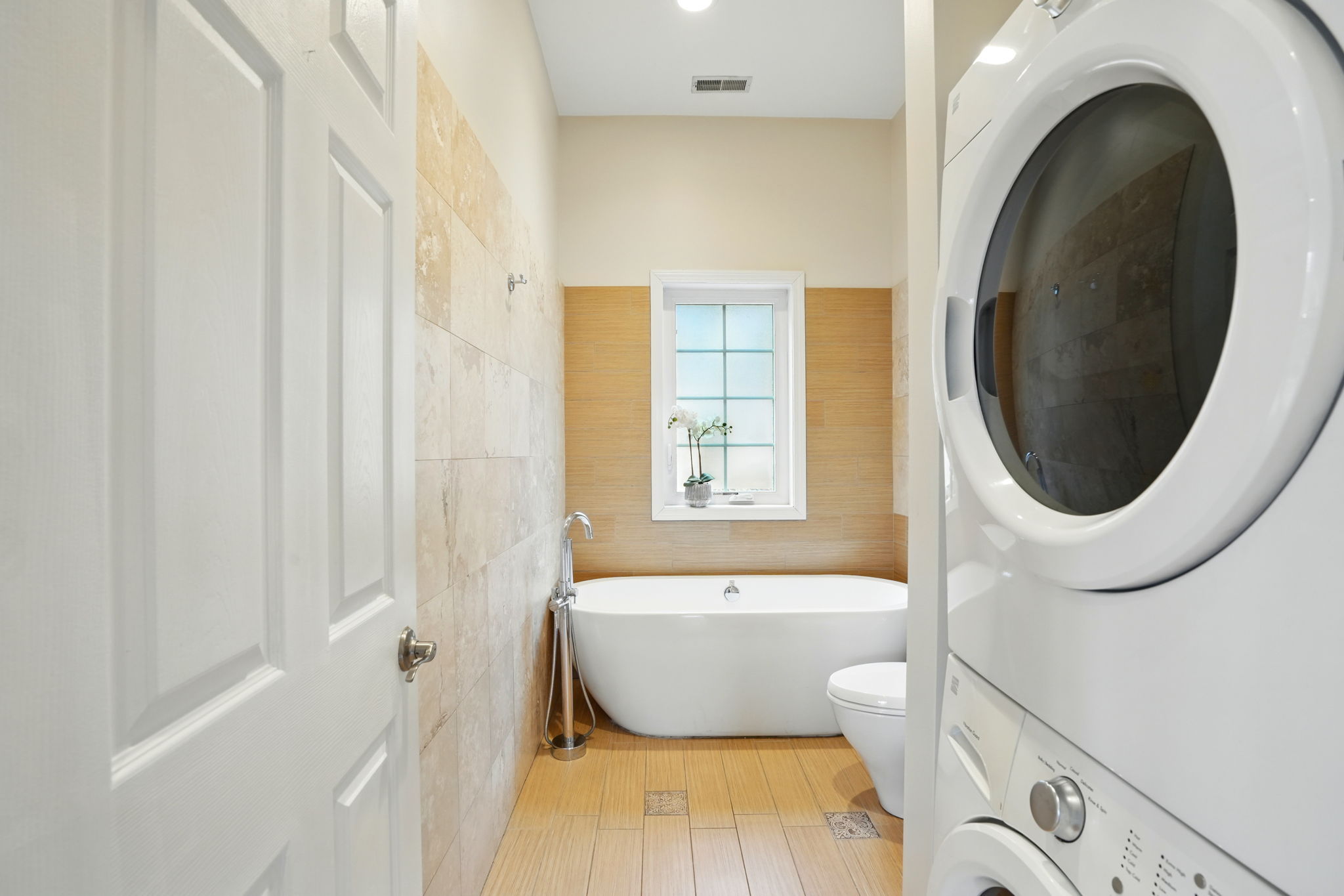 Hall Bathroom - Laundry