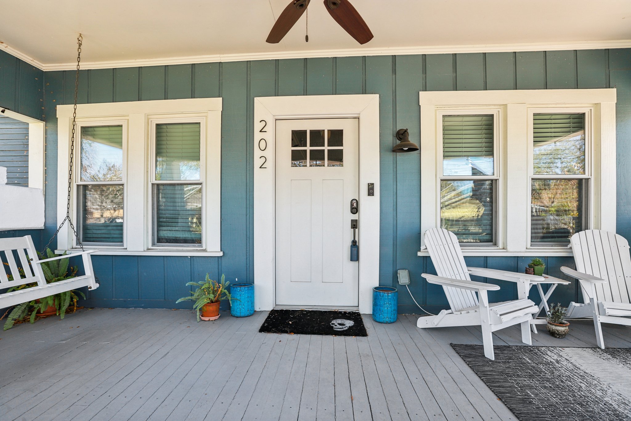 W Curtis St-S2502-011.jpg