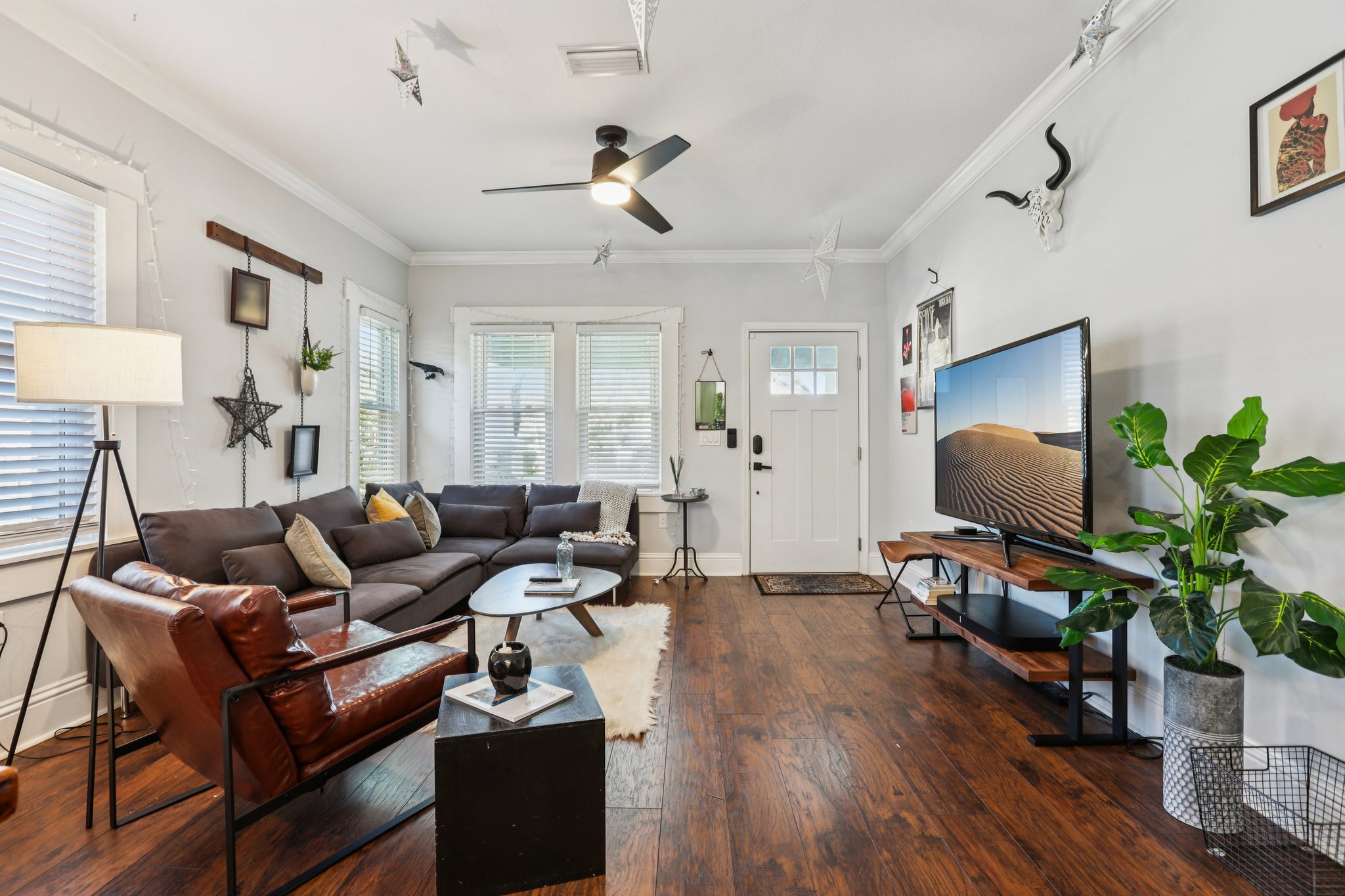 W Curtis St-S2502-012.jpg