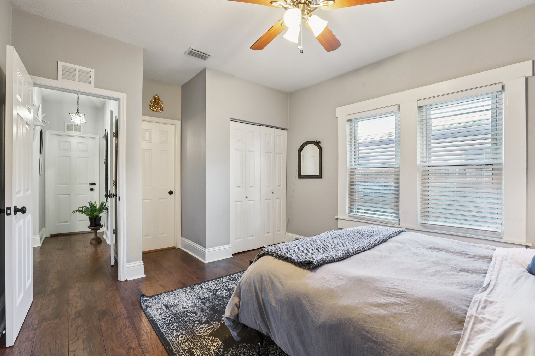 W Curtis St-S2502-039.jpg