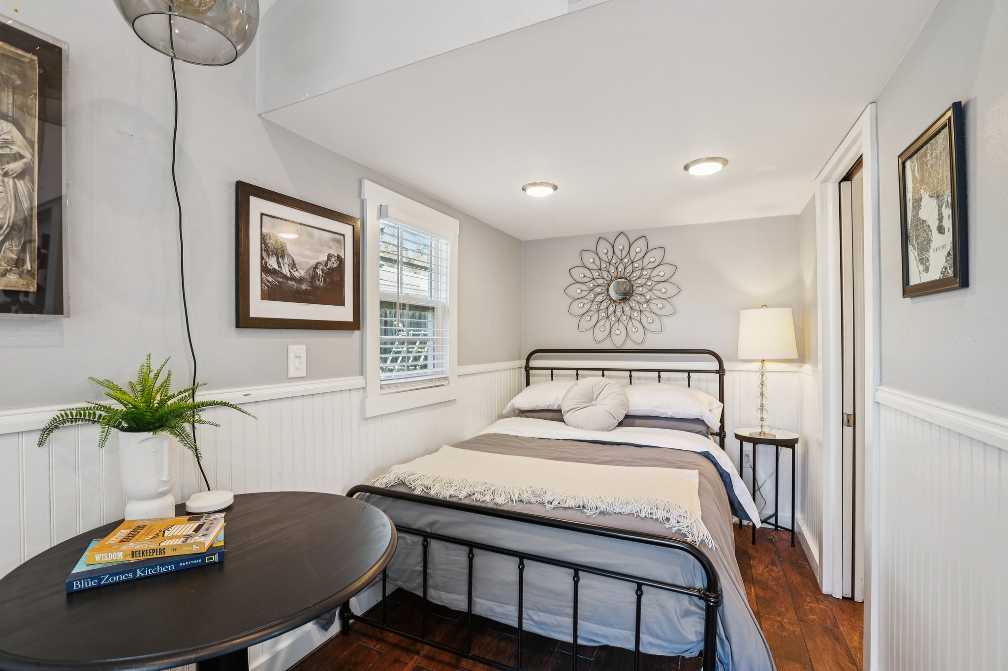 W Curtis St-S2502-049.jpg