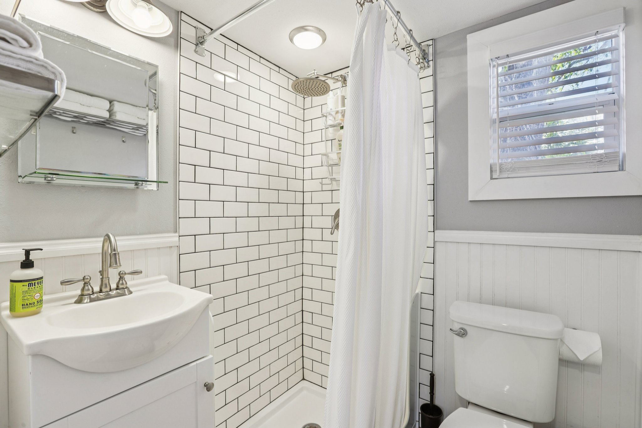 W Curtis St-S2502-050.jpg