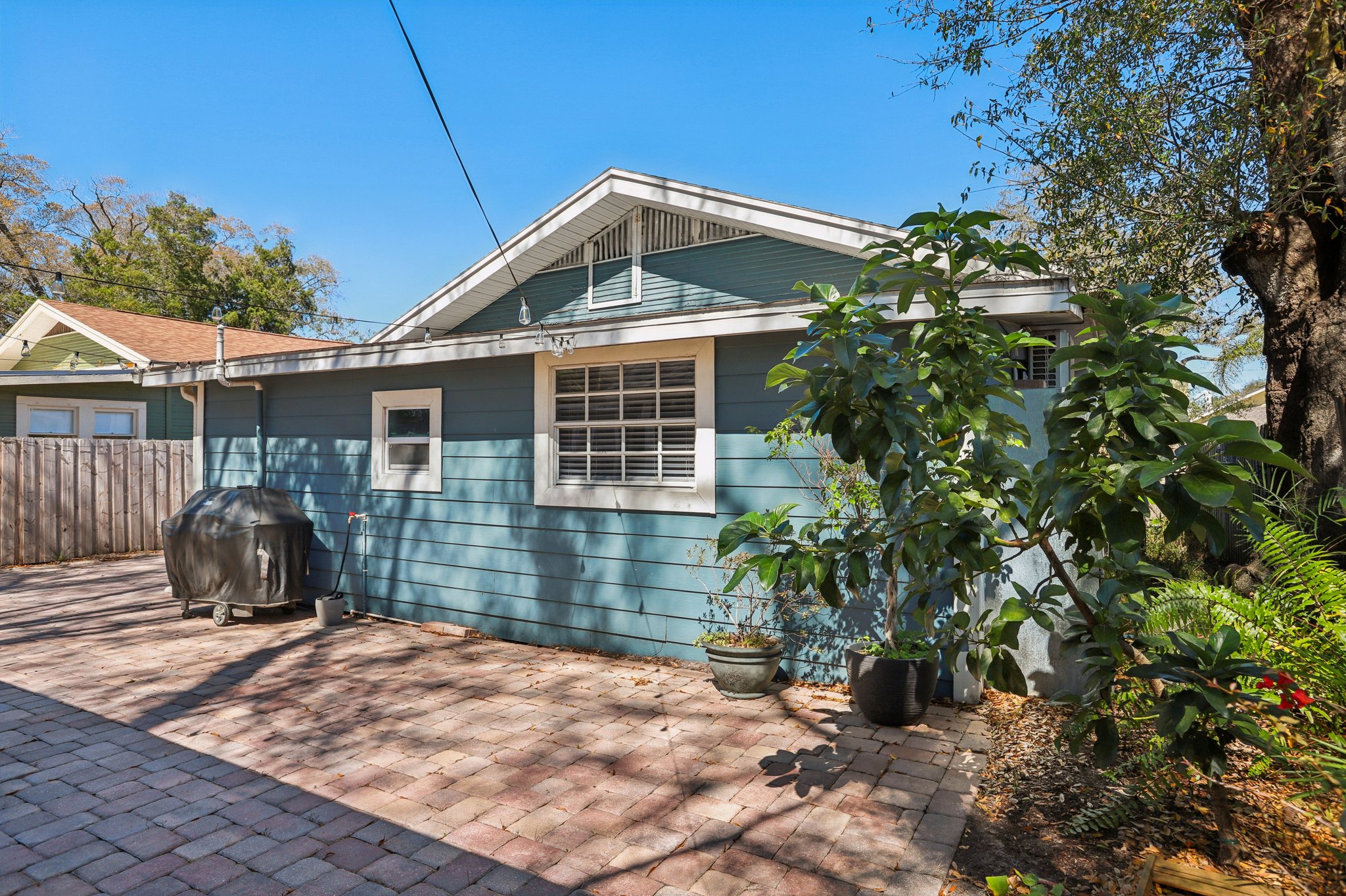 W Curtis St-S2502-059.jpg