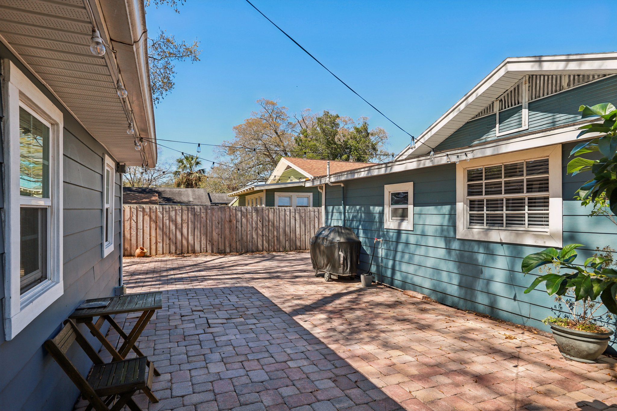 W Curtis St-S2502-060.jpg