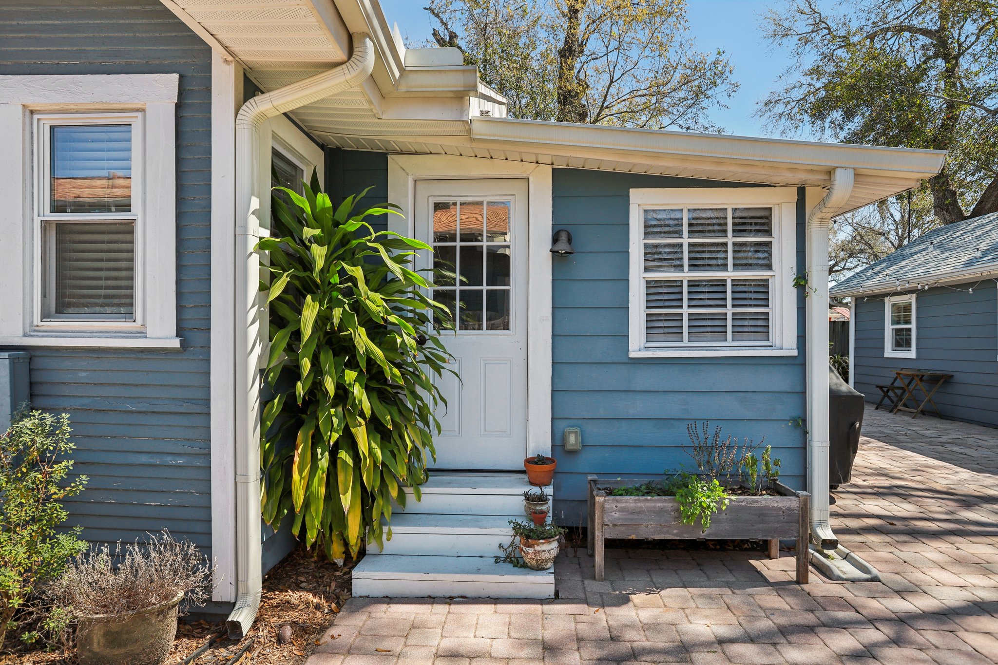 W Curtis St-S2502-061.jpg