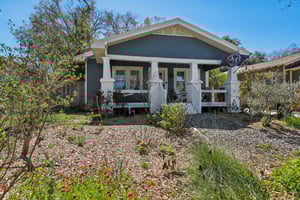 W Curtis St-S2502-003.jpg