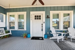 W Curtis St-S2502-011.jpg