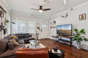 W Curtis St-S2502-014.jpg