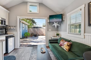 W Curtis St-S2502-030.jpg