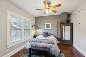 W Curtis St-S2502-036.jpg