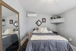 W Curtis St-S2502-045.jpg