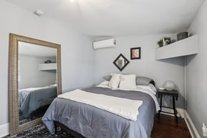 W Curtis St-S2502-046.jpg