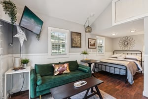 W Curtis St-S2502-048.jpg